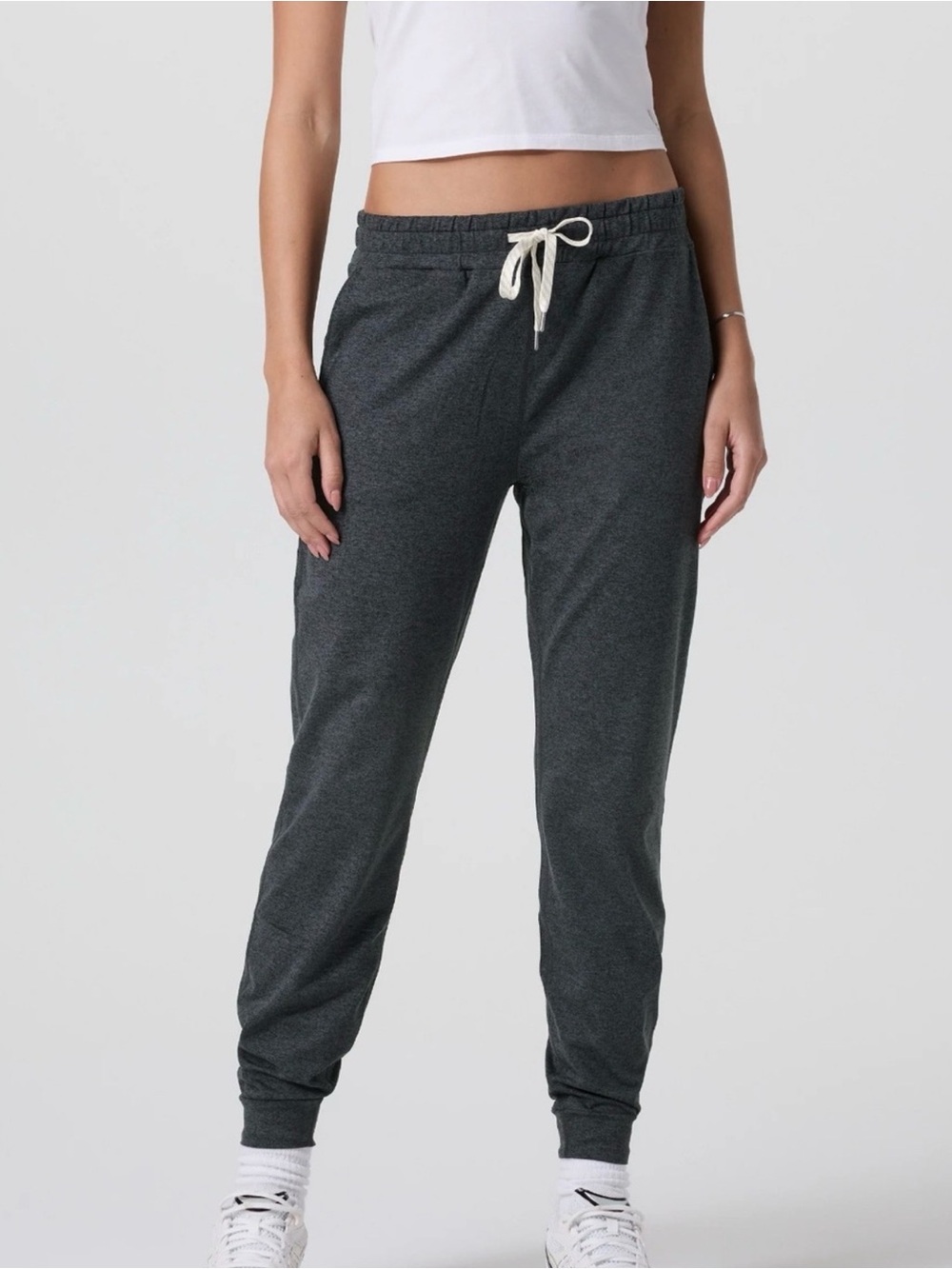 Vuori Women’s Performance Jogger Loungewear Pants in Charcoal Heather Gray